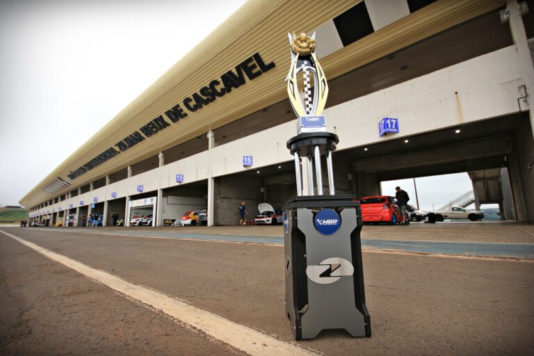 Troféu Zanoello de Campeão 2024 do Marcas Brasil Racing